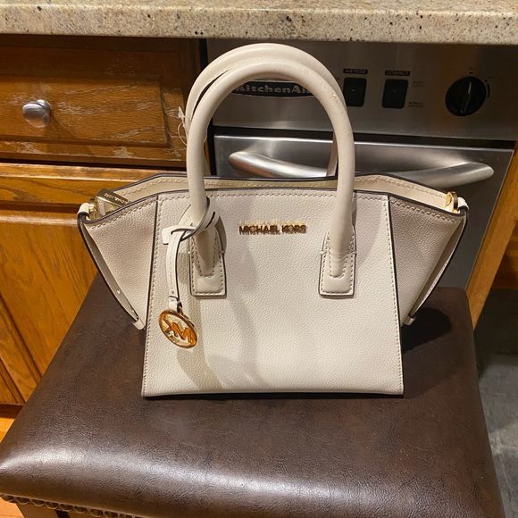 Michael Kors Avril Crossbody & Satchel Purse & Pink Jetset Wallet - Picture 3 of 11